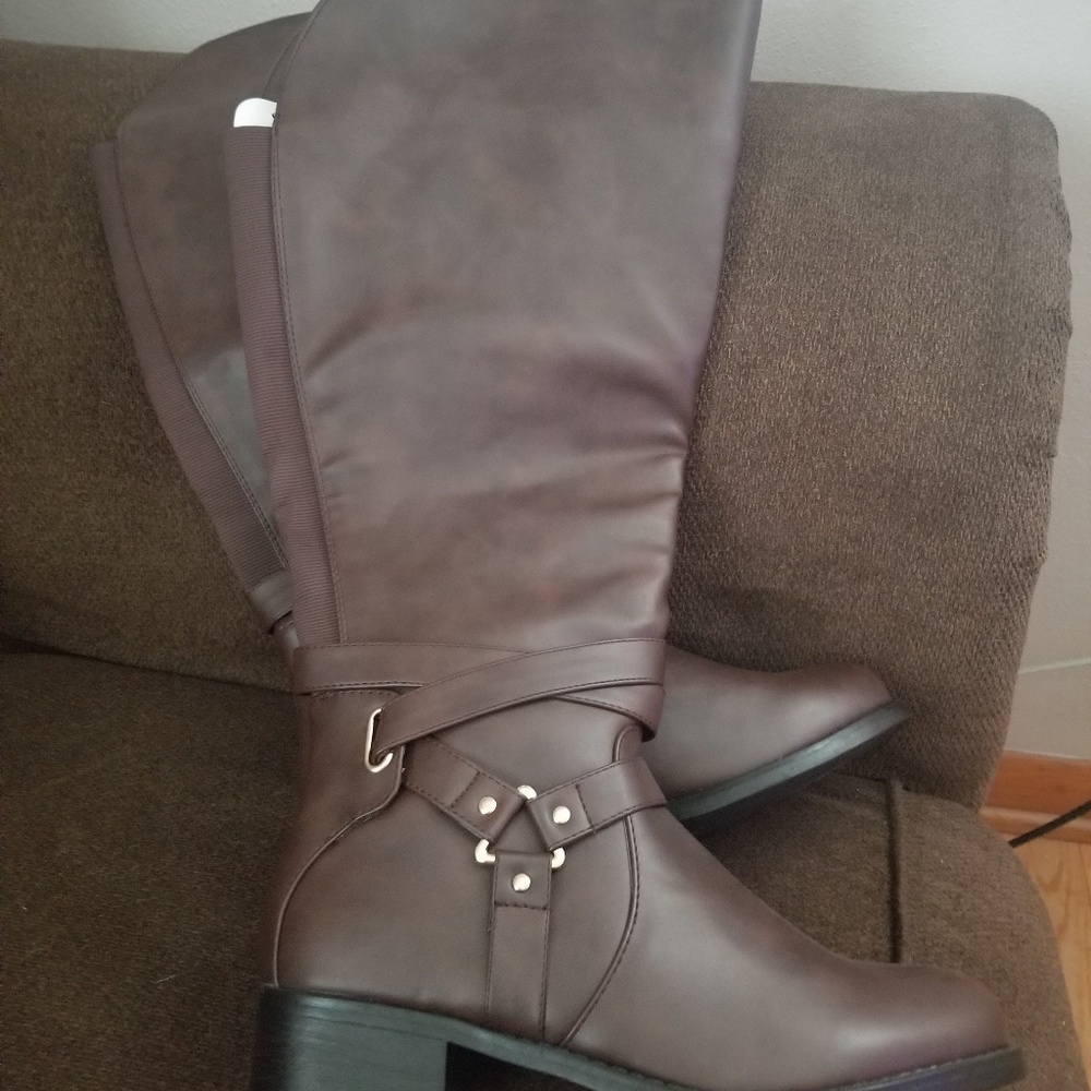 Extra wide leg boots
